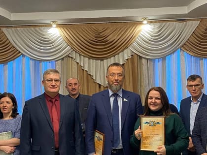 Владислав Фоменко вручил благодарственные письма Думы Югры жителям Нижневартовска