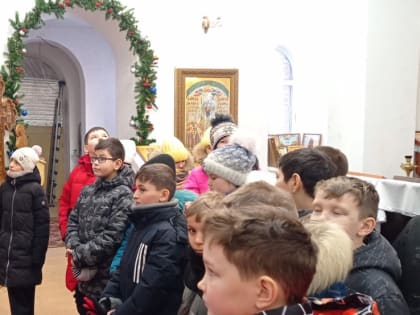 Cвященник провел экскурсию для школьников 4 класса 5 школы города Лянтора