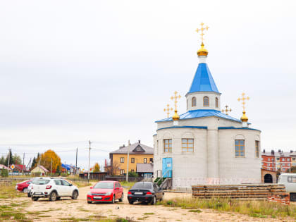 В субботу перед Воздвижением митрополит Павел совершил Литургию в храме в честь Всех святых в земле Русской просиявших п.Пионерский.