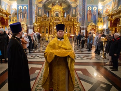 В Неделю 21-ю по Пятидесятнице митрополит Павел совершил Литургию в Воскресенском кафедральном соборе г. Ханты-Мансийска