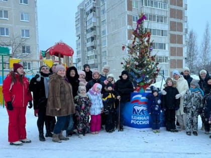 Единороссы установили новогодние елки во всех районах Нягани