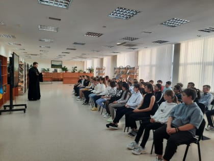 Священник провел беседу с учащимися школы №4 г. Ханты-Мансийска