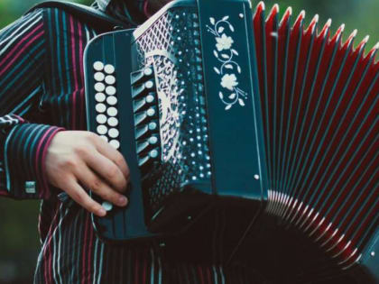 Жители Нефтеюганского района поборются за звание «Народного гармониста Югры»