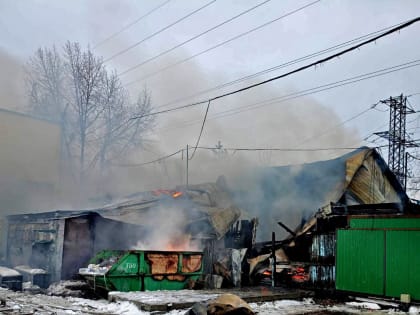 В Нижневартовске сгорело кафе узбекской кухни
