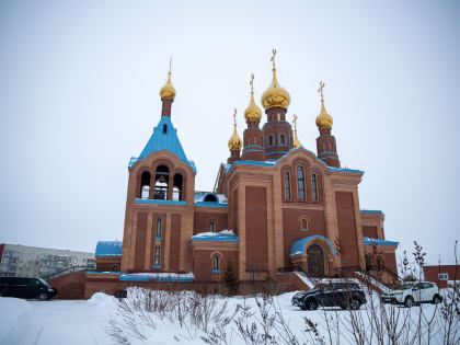 Митрополит Ханты-Мансийский и Сургутский Павел совершил Литургию Преждеосвященных даров в храме в честь святителя и чудотворца Николая, архиепископа Мир Ликийских п. Излучинска