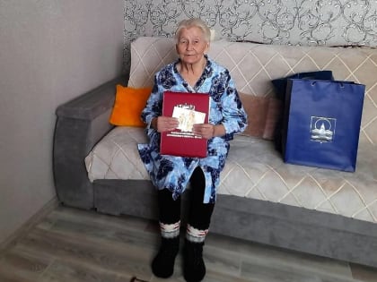 Владимир Семенов поздравил ветерана