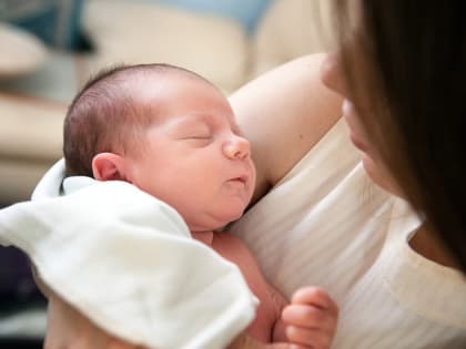 В Сургуте врачи помогли девочке родиться в домашних условиях