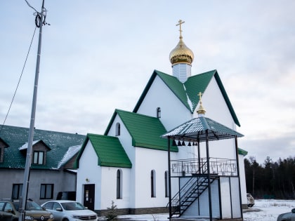 В Димитриевскую родительскую субботу митрополит Павел совершил Литургию в храме в честь прп. Сергия Радонежского г. Ханты-Мансийска