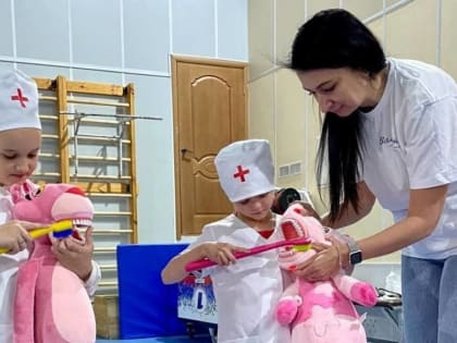 Единороссы Югры рассказали школьникам о работе стоматолога