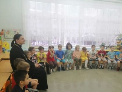 Священник побеседовал с детьми о добре и зле в Мегионе.
