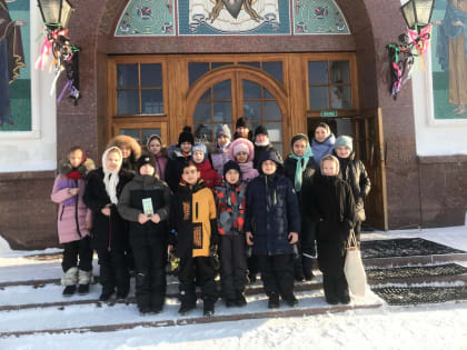 Священник провёл экскурсию по собору Преображения Господня учащимся 4 «В» класса школы №24 г. Сургута