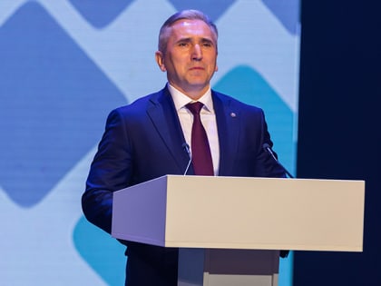 Александр Моор передал детям участников СВО из Югры 100 турпутёвок в Тобольск