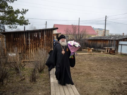 Митрополит Павел поздравил с Днем Победы труженицу тыла Прасковью Колесник