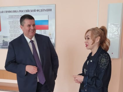 Депутат Думы Югры, член фракции «Единая Россия» Андрей Ковальский посетил школу №8 города Когалыма