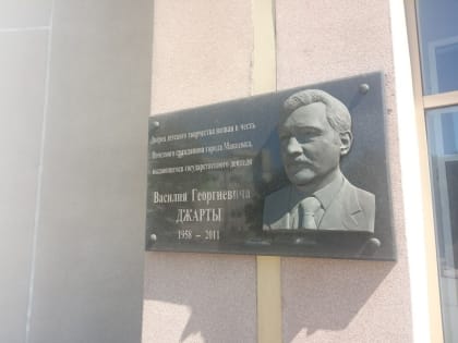 В рамках сотрудничества Югры и ДНР в Макеевке восстановили остекление Дворца детского творчества