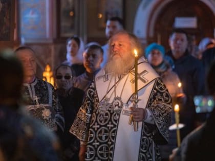 Митрополит Ханты-Мансийский и Сургутский Павел совершил Пассию с чтением акафиста Страстям Христовы в храме в честь иконы Божией Матери «Всех скорбящих Радость» г. Лангепаса