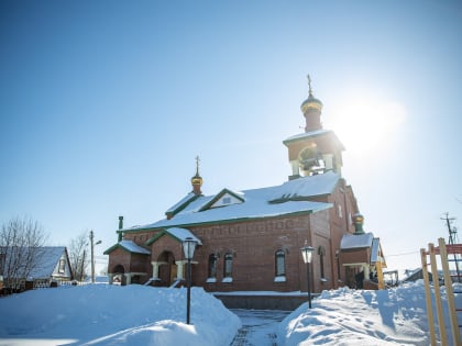 В день памяти обретения главы Иоанна Предтечи, митрополит Ханты-Мансийский и Сургутский Павел совершил Литургию Преждеосвященных даров в храме в честь Рождества Иоанна Предтечи г. 