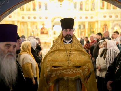 В Неделю 19-ю по Пятидесятнице, памяти святых отцов VII Вселенского Собора, митрополит Ханты-Мансийский и Сургутский Павел совершил Божественную литургию в Преображенском кафедраль