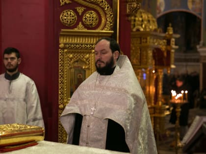 В канун праздника Крещения Господня митрополит Ханты-Мансийский и Сургутский Павел совершил вечернее богослужение в Воскресенском кафедральном соборе г. Ханты-Мансийска