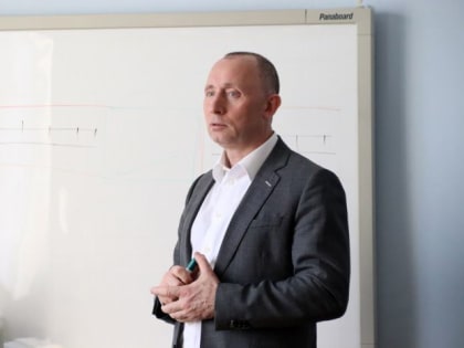 Что постят в своих социальных сетях известные бывшие чиновники Сургута (и бонус – два необычных банкира) // ОБЗОР