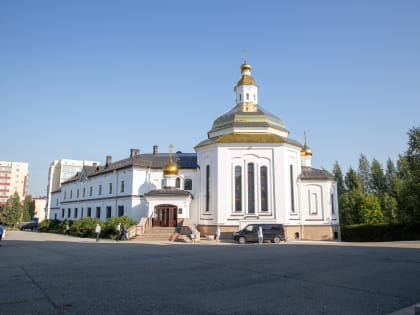 В праздник Почаевской иконы Божией Матери митрополит Павел совершил Литургию в храме в честь иконы Божией Матери «Почаевская» г. Нефтеюганска