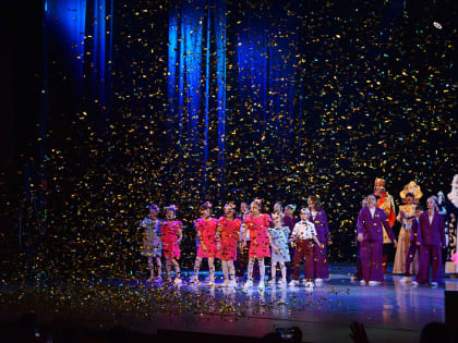 В Нижневартовске череду новогодних праздников завершили артисты Центра детского творчества