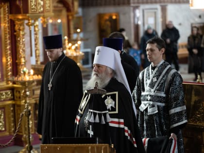 В пятницу первой седмицы Великого поста митрополит Ханты-Мансийский и Сургутский Павел совершил Литургию Преждеосвященных Даров в Воскресенском кафедральном соборе г. Ханты-Мансийс