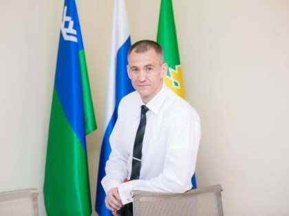 Глава Сургутского района поздравил женщин с 8 Марта