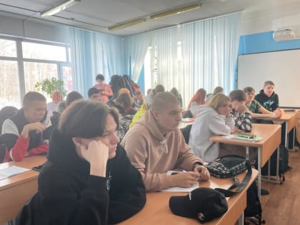 Священник побеседовал с учениками 10 класса школы №1 г. Сургута на тему «Православный христианин и 8 марта»