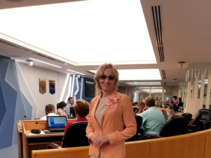 Лариса Белоцерковцева приняла участие в заседании депутатского объединения «Единая Россия» в Сургуте