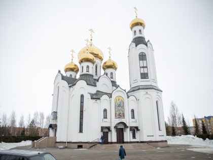 В Лазареву субботу митрополит Ханты-Мансийский и Сургутский Павел совершил Божественную литургию в храме в честь Святого Духа  г. Нефтеюганска