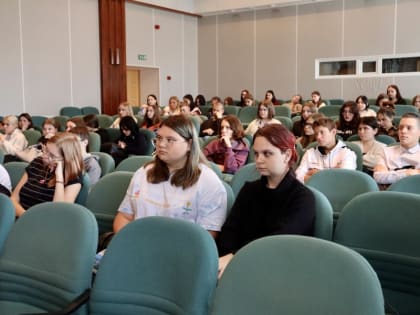Участие в профилактической беседе о вреде наркотиков со студентами Ханты-Мансийского ТПК принял священник
