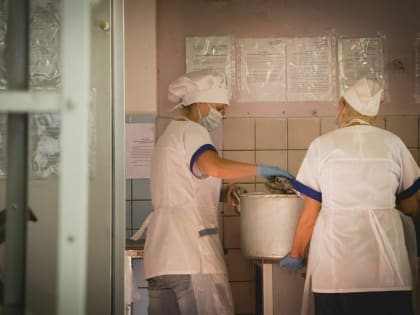 11 человек подхватили кишечную инфекцию в столовой в Новом Уренгое