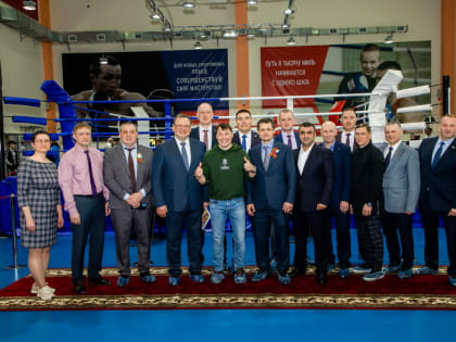 Александр Нохрин принял участие в открытии соревнований на Кубок главы города Лангепаса по боксу