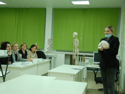 Учиться помогать