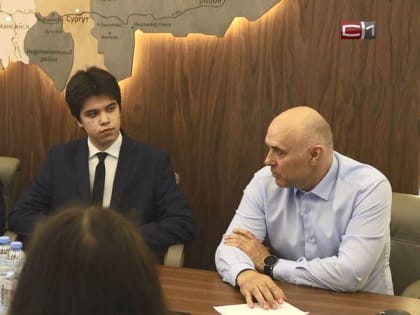 Глава Сургута встретился с выпускниками школ, сдавшими ЕГЭ на 100 баллов