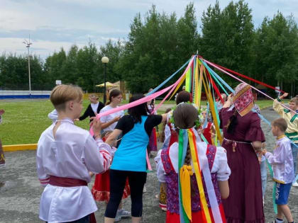 Единороссы Пыть-Яха приняли участие в организации праздника, посвящённого Дню семьи, любви и верности