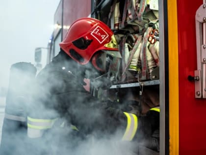 В Нижневартовске вспыхнул пожар на даче: пострадал человек