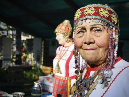 «Туй пуще» и «Сладкий рот»: на фестивале национальных свадеб в ХМАО открыли тайну обрядов