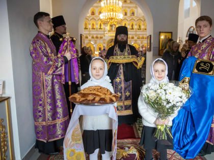 В канун дня памяти обретения главы Иоанна Предтечи, митрополит Ханты-Мансийский и Сургутский Павел совершил полиелей в храме в честь вмч. и целителя Пантелеимона г. Нижневартовска