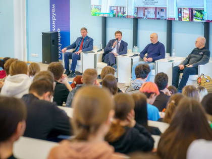 Студентам ЮГУ рассказали о перспективах участия в кинопроизводстве в Югре