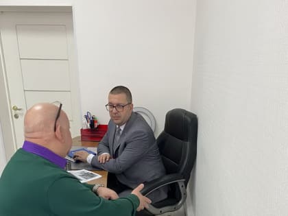 Виктор Сысун провел прием граждан в Сургуте