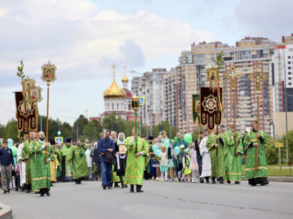 2500 сургутян приняли участие в крестном ходе в честь «Святой троицы»