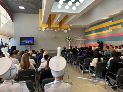 В Сургутских школах прошли уроки мужества, посвящённые Дню включения новых территорий в состав Российской Федерации