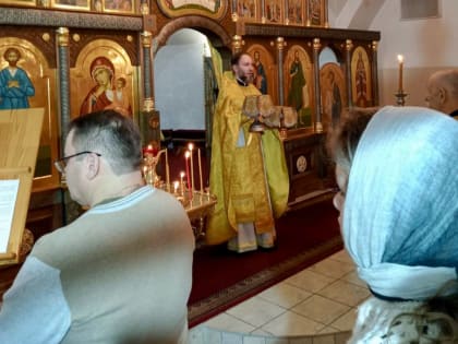 В Храме Рождества Христова г. Нижневартовска совершили Божественную литургию и молебен на начало Новолетия