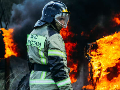 В Нижневартовске сгорел гараж