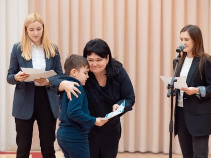 Наталья Западнова вручила сертификаты на получение услуг допобразования детям из семей мобилизованных