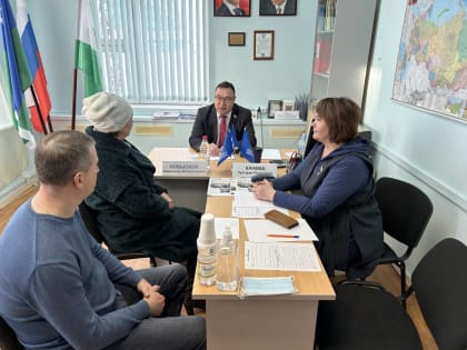 Александр Новьюхов провёл приём граждан по личным вопросам в Берёзовском районе