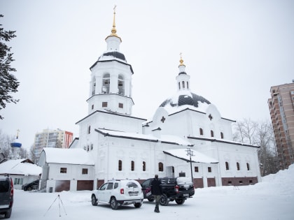 В Неделю 32-ю по Пятидесятнице, по Богоявлении, митрополит Ханты-Мансийский и Сургутский Павел совершил Божественную литургию в храме в честь святых мучениц Веры, Надежды, Любови и