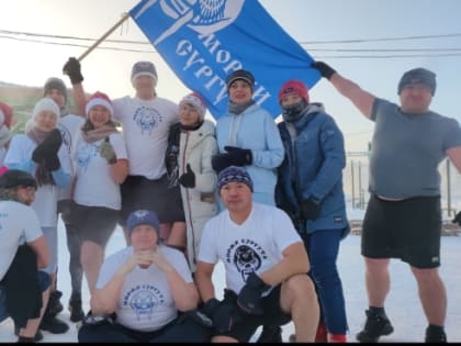 Более сотни сургутян вышли на старт забега на Кубок кристальной трезвости в 40-градусный мороз